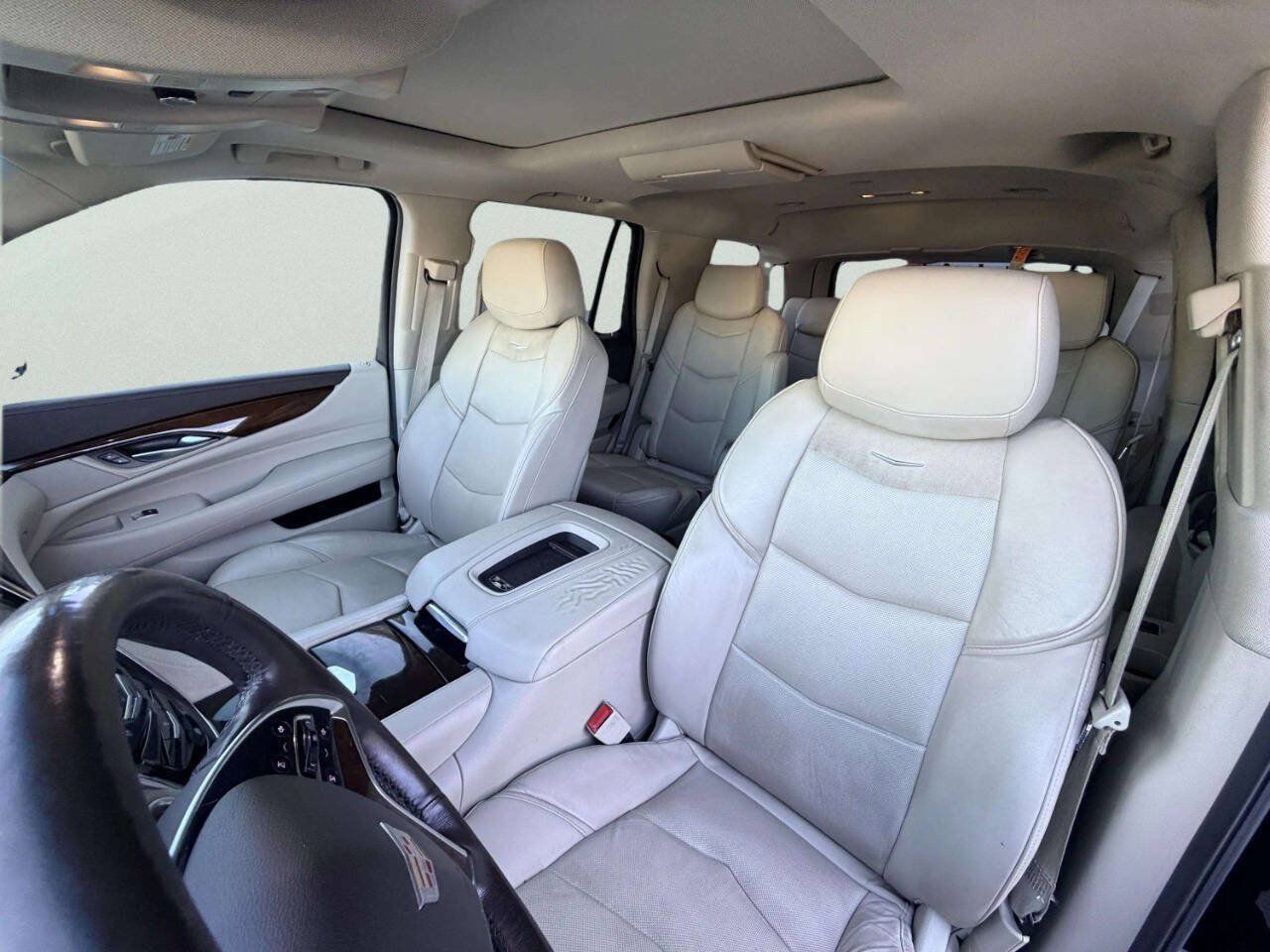Used 2016 Cadillac Escalade Luxury AWD/4WD image 23