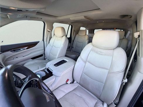 Used 2016 Cadillac Escalade Luxury AWD/4WD image 23