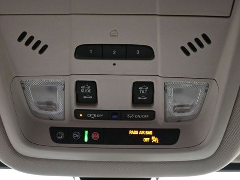 Used 2022 GMC Acadia Denali w/ Denali Ultimate Package image 38