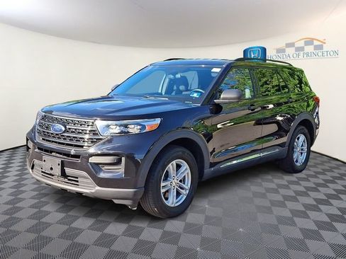 Used 2020 Ford Explorer XLT w/ Comfort Package AWD/4WD image 3