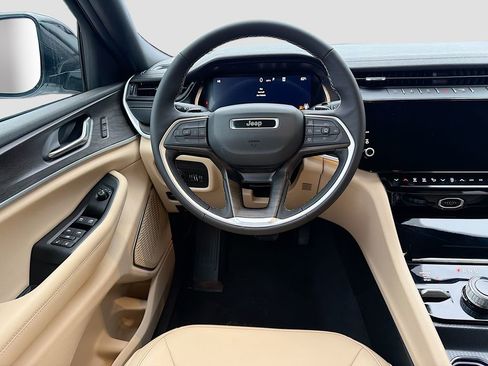 New 2026 Jeep Grand Cherokee Limited image 17