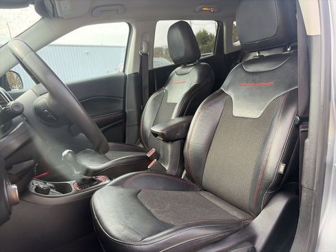 Used 2021 Jeep Compass Trailhawk image 12