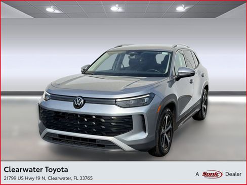 Used 2026 Volkswagen Tiguan SE FWD image 1