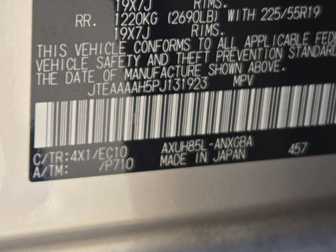 Used 2023 Toyota Venza XLE AWD/4WD image 3
