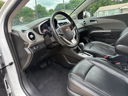 Used 2020 Chevrolet Sonic Premier FWD image 10