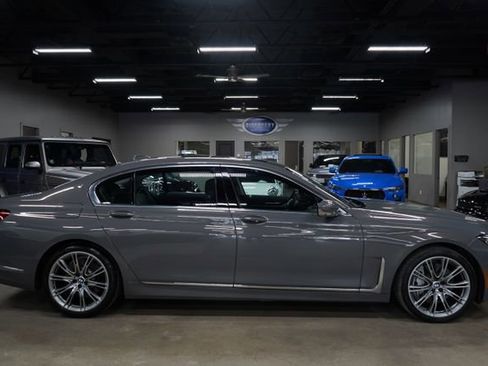Used 2022 BMW 750i xDrive w/ Luxury Rear Seating Package AWD/4WD image 6