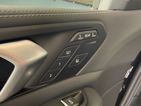 Used 2026 BMW X7 xDrive40i w/ M Sport Package image 20