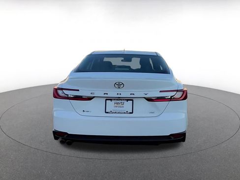 Used 2025 Toyota Camry SE image 12