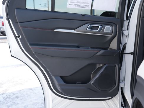 Used 2025 Ford Explorer ST image 22