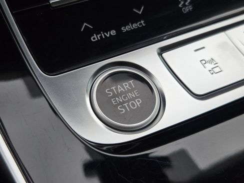 Used 2023 Audi Q8 Prestige AWD/4WD image 33