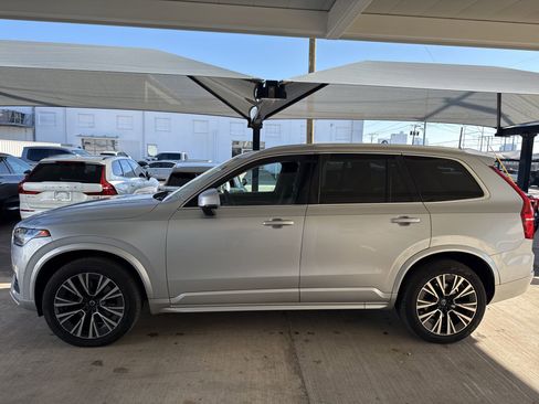 Used 2020 Volvo XC90 T6 Momentum image 2