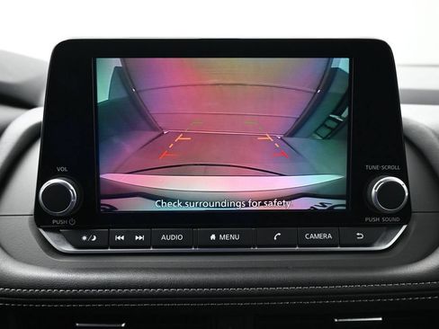 Used 2025 Nissan Rogue SV FWD image 16