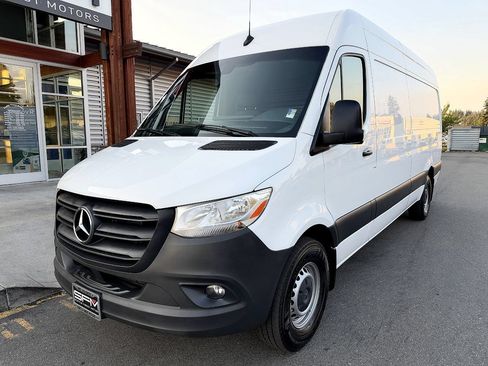 Used 2024 Mercedes-Benz Sprinter 2500 image 3
