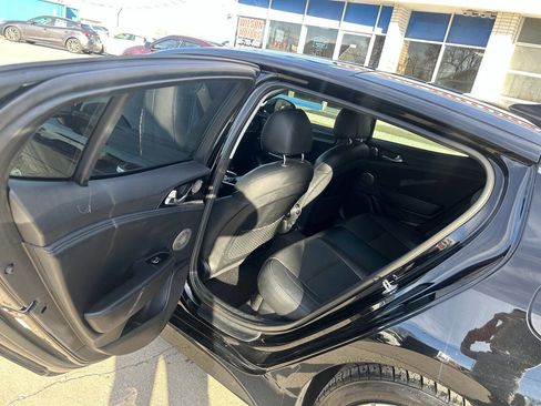 Used 2018 Kia Stinger Premium image 14