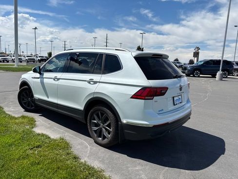 Used 2023 Volkswagen Tiguan SE w/ Panoramic Sunroof Package AWD/4WD image 5