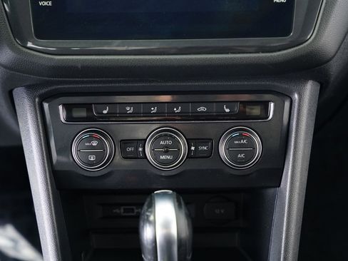 Used 2018 Volkswagen Tiguan SE image 18