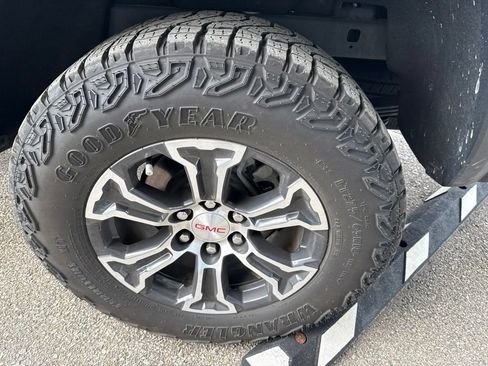 Used 2023 GMC Canyon AT4 w/ AT4 Premium Package AWD/4WD image 11