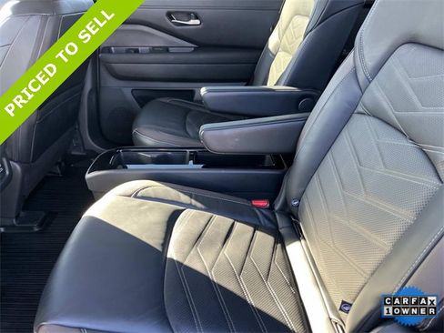 Used 2024 Nissan Pathfinder Platinum image 18
