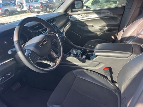 Used 2022 Jeep Grand Cherokee Altitude image 7