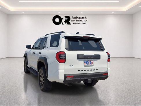 Used 2025 Toyota 4Runner SR5 AWD/4WD image 4