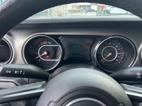 Used 2021 Jeep Gladiator Willys image 16