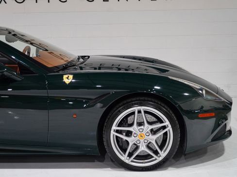 Used 2016 Ferrari California T RWD image 22