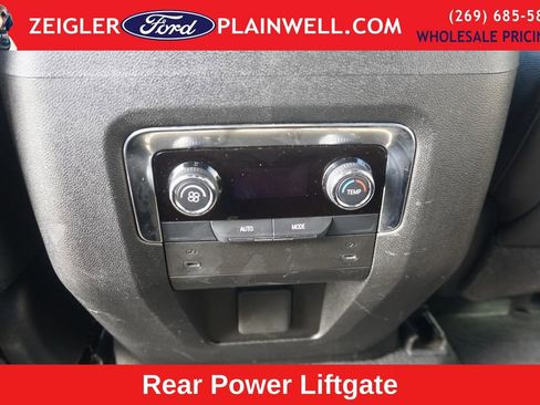 Used 2025 Chevrolet Suburban Z71 image 14