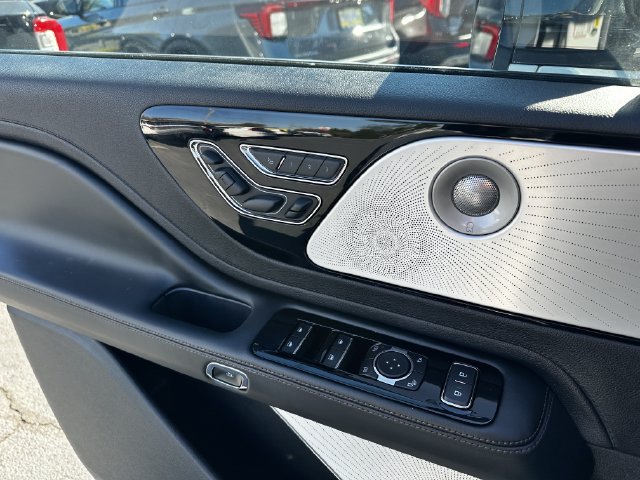 Certified 2025 Lincoln Aviator Reserve w/ Equipment Group 201A AWD/4WD image 32