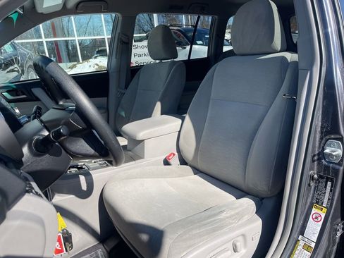 Used 2012 Toyota Highlander 4WD w/ Tech Pkg image 11