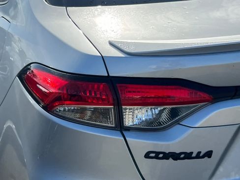 Used 2022 Toyota Corolla SE w/ SE Premium Package FWD image 20