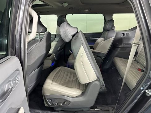 Used 2024 Kia EV9 Land image 27