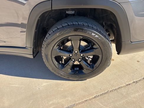 Used 2022 Jeep Grand Cherokee L Limited w/ Luxury Tech Group II image 10