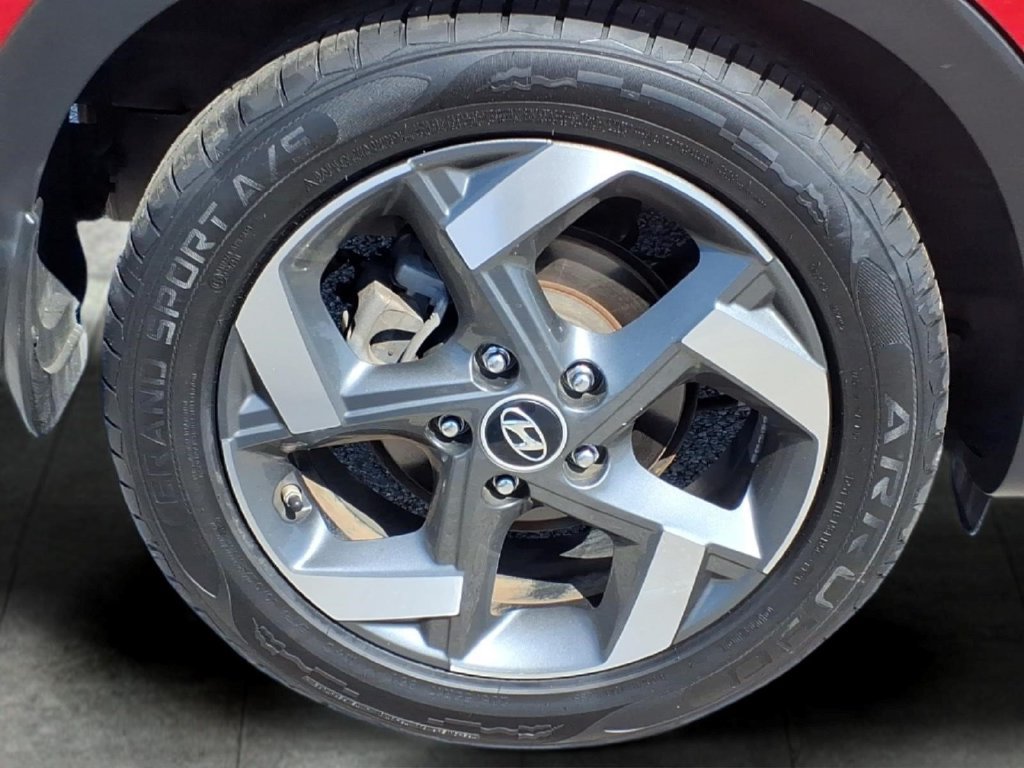 Used 2022 Hyundai Venue Limited FWD image 7