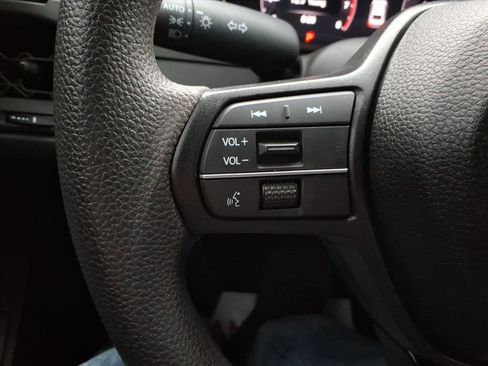 Used 2025 Honda Accord LX image 17