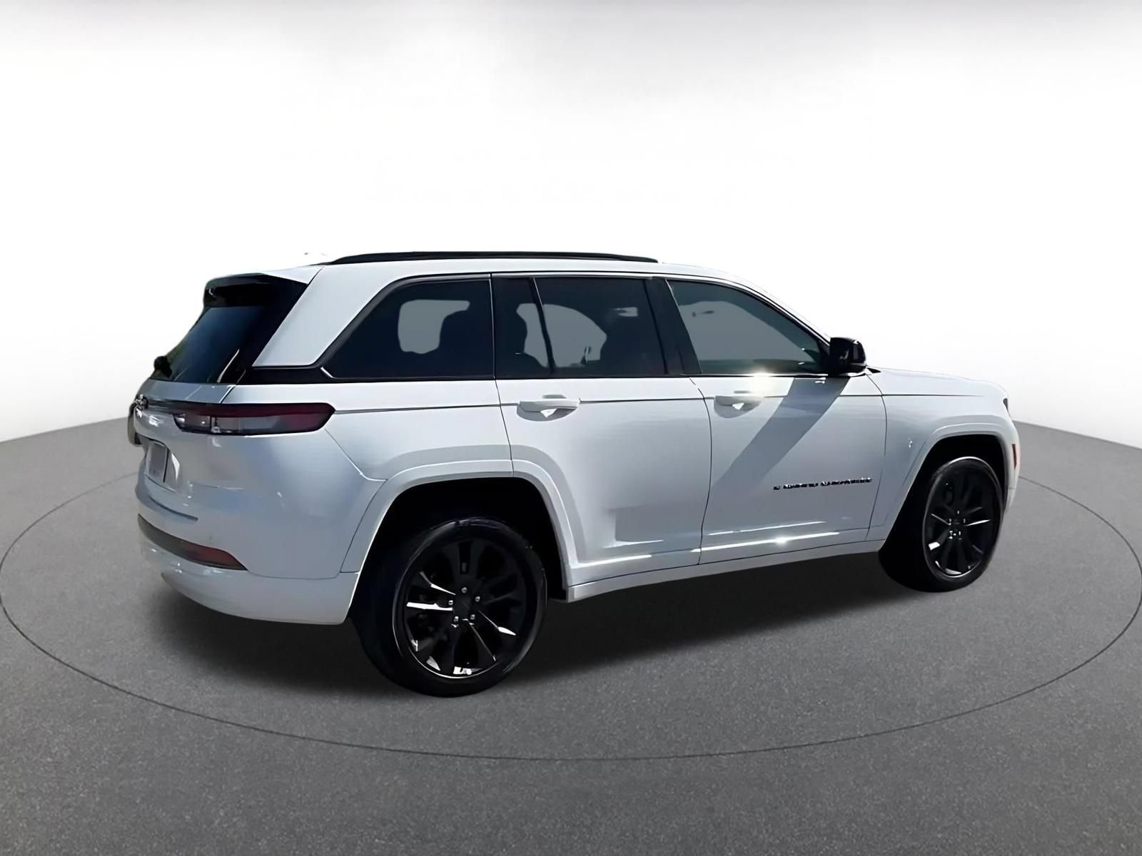 Used 2026 Jeep Grand Cherokee Limited AWD/4WD image 14