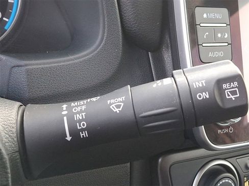 Used 2025 Nissan Leaf S image 25