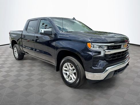 Used 2024 Chevrolet Silverado 1500 LT AWD/4WD image 4