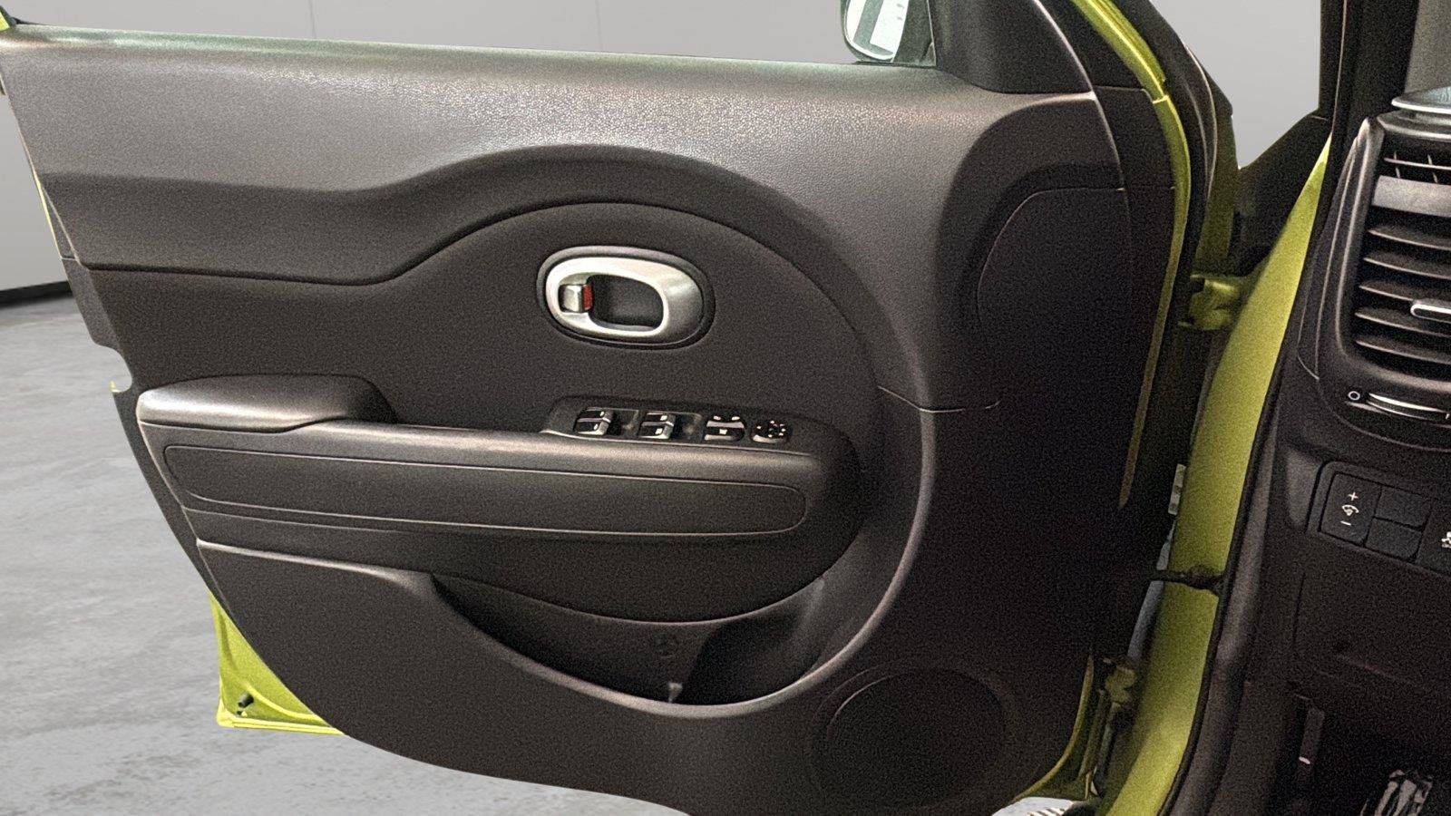 Used 2019 Kia Soul + FWD image 23