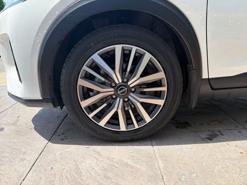 Used 2024 Nissan Kicks SV image 9