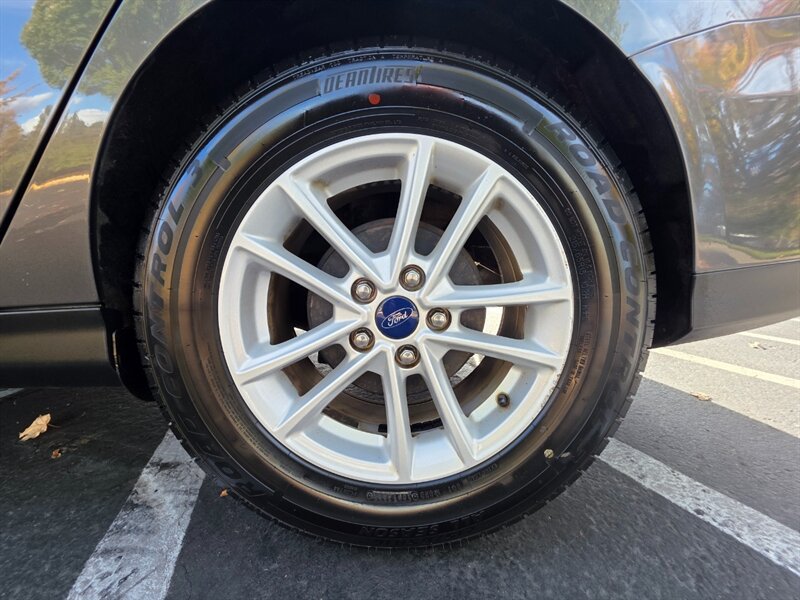 Used 2018 Ford Focus SE w/ Cold Weather Package FWD image 45