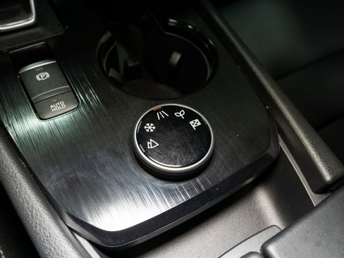 Used 2024 Nissan Rogue SL image 25