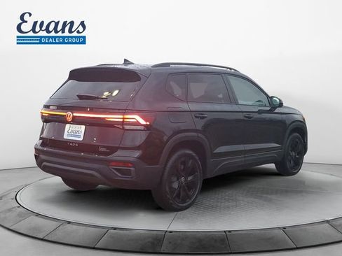 New 2026 Volkswagen Taos SE FWD image 6