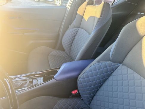 Used 2020 Toyota C-HR XLE image 9