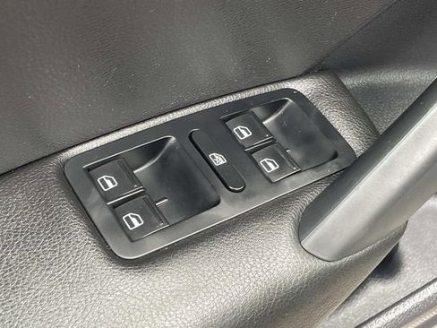 Used 2013 Volkswagen Passat 2.5 S image 18