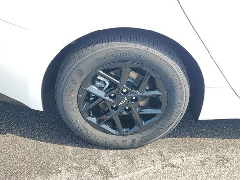 New 2026 Kia K5 LXS image 9