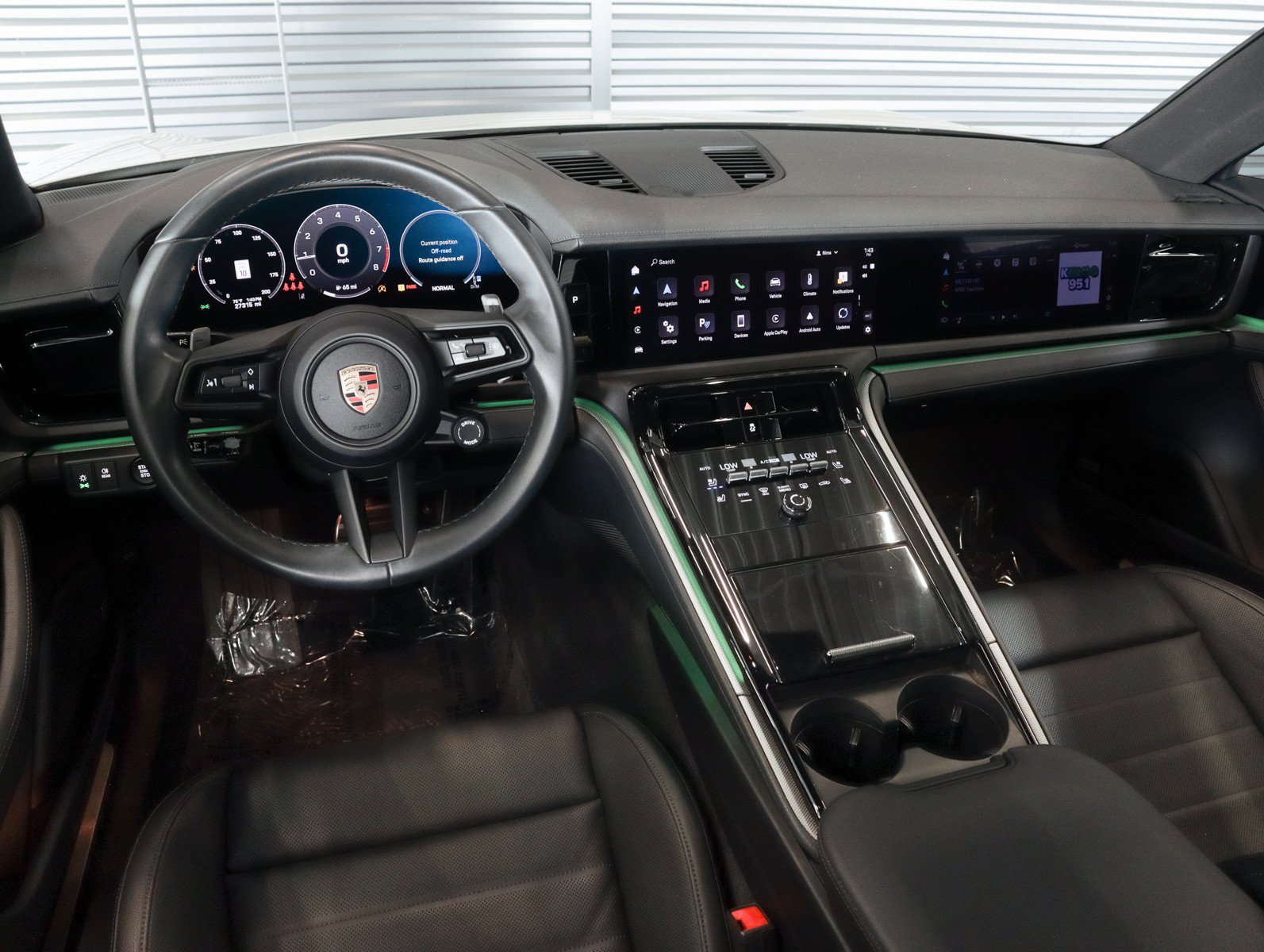 Certified 2024 Porsche Panamera RWD image 20