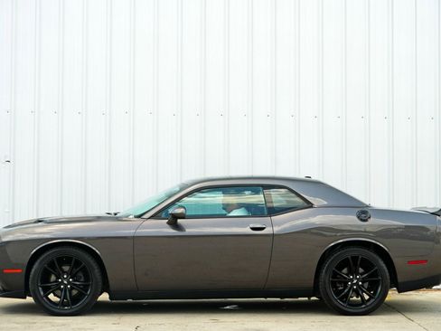 Used 2018 Dodge Challenger SXT w/ Blacktop Package image 8