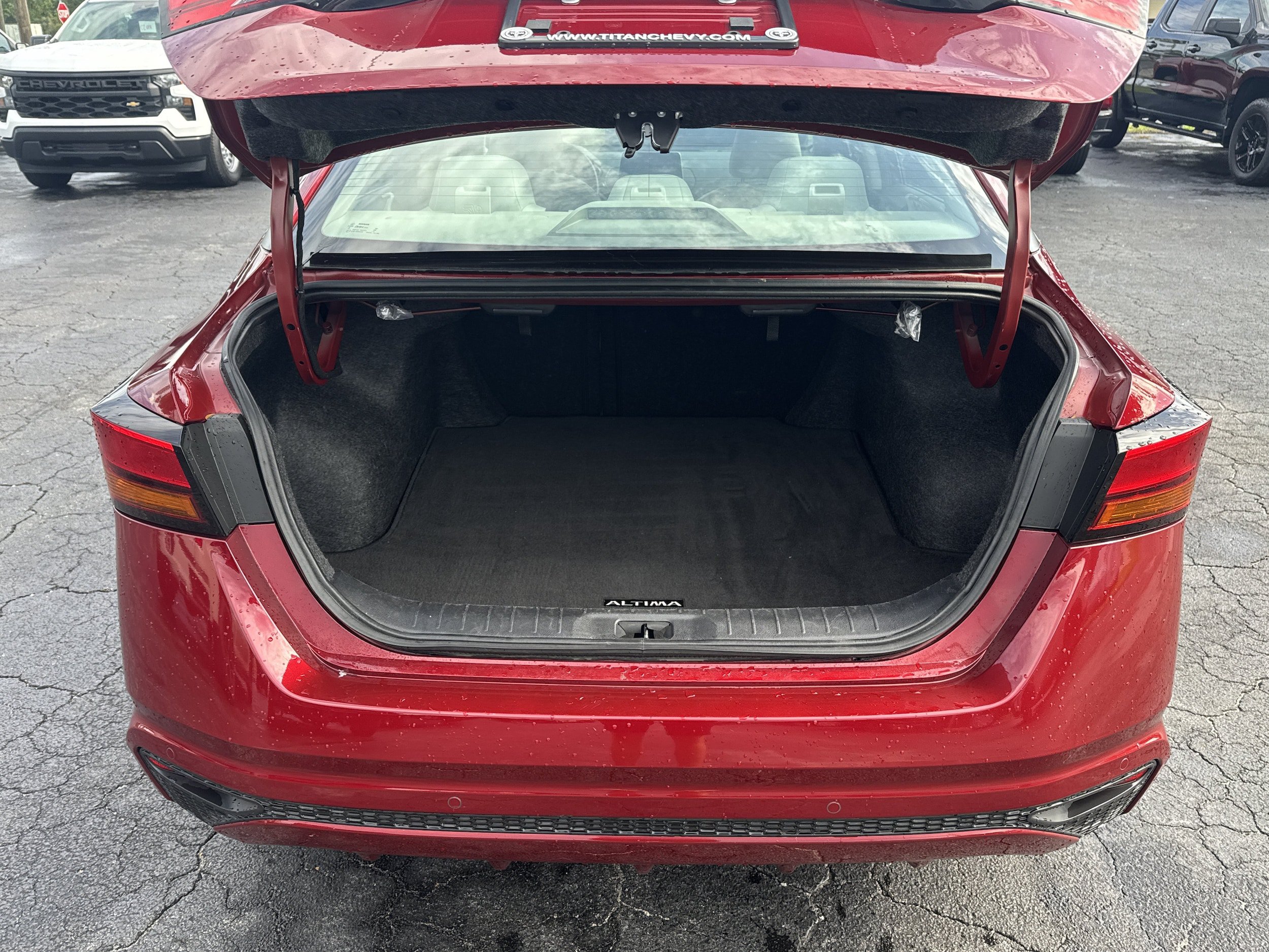 Used 2025 Nissan Altima 2.5 SV FWD image 15