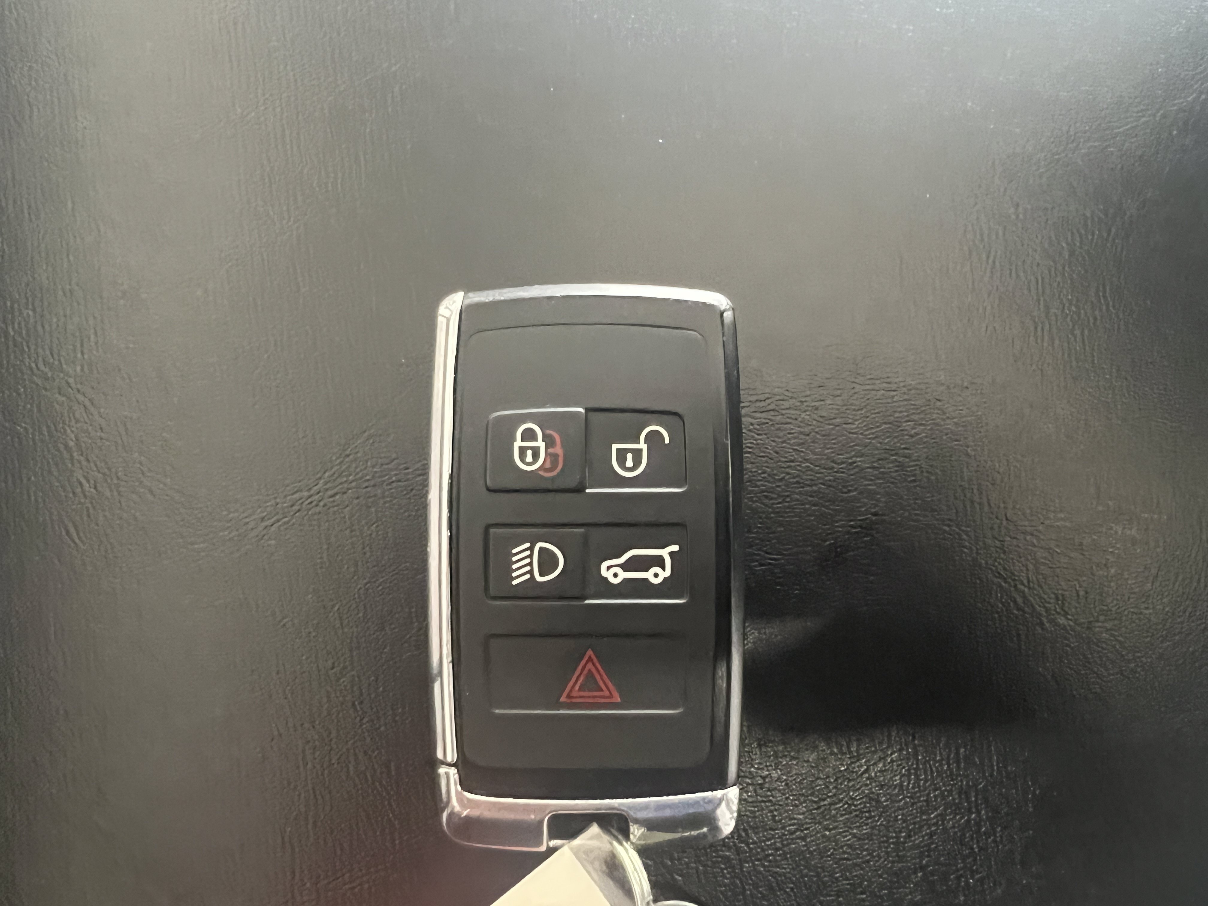 Used 2022 Land Rover Defender 90 X-Dynamic SE AWD/4WD image 23