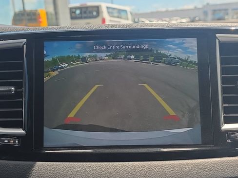 Used 2024 Chrysler Pacifica Touring-L FWD image 31